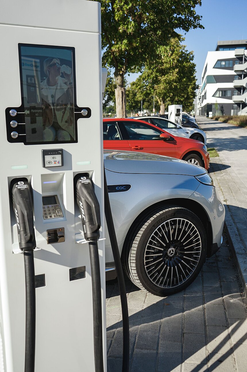 schnellladesaeule_flugfeld