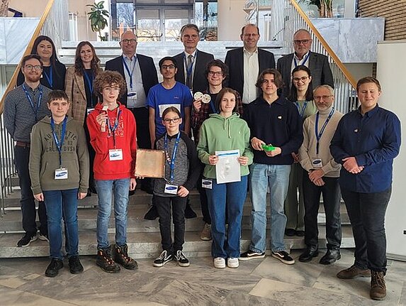 Gruppenbild der Teilnehmer und Veranstalter des Jugendforscht Projektes 2023.