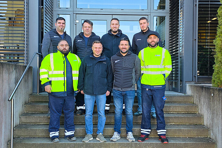 Auf dem Bild sind die Mitarbeiter der Stadtwerke Sindelfingen zu sehen, die über die Feiertage an Weihnachten und Silvester 2026 Bereitschaftsdienst haben