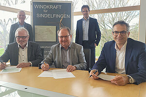 Pressefoto mit allen Beteiligten für die neue Windkraftanlage in Sindelfingen.