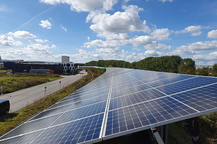 Fotovoltaikanlage-Laermschutzwall-Flugfeld-Sindelfingen-Boeblingen