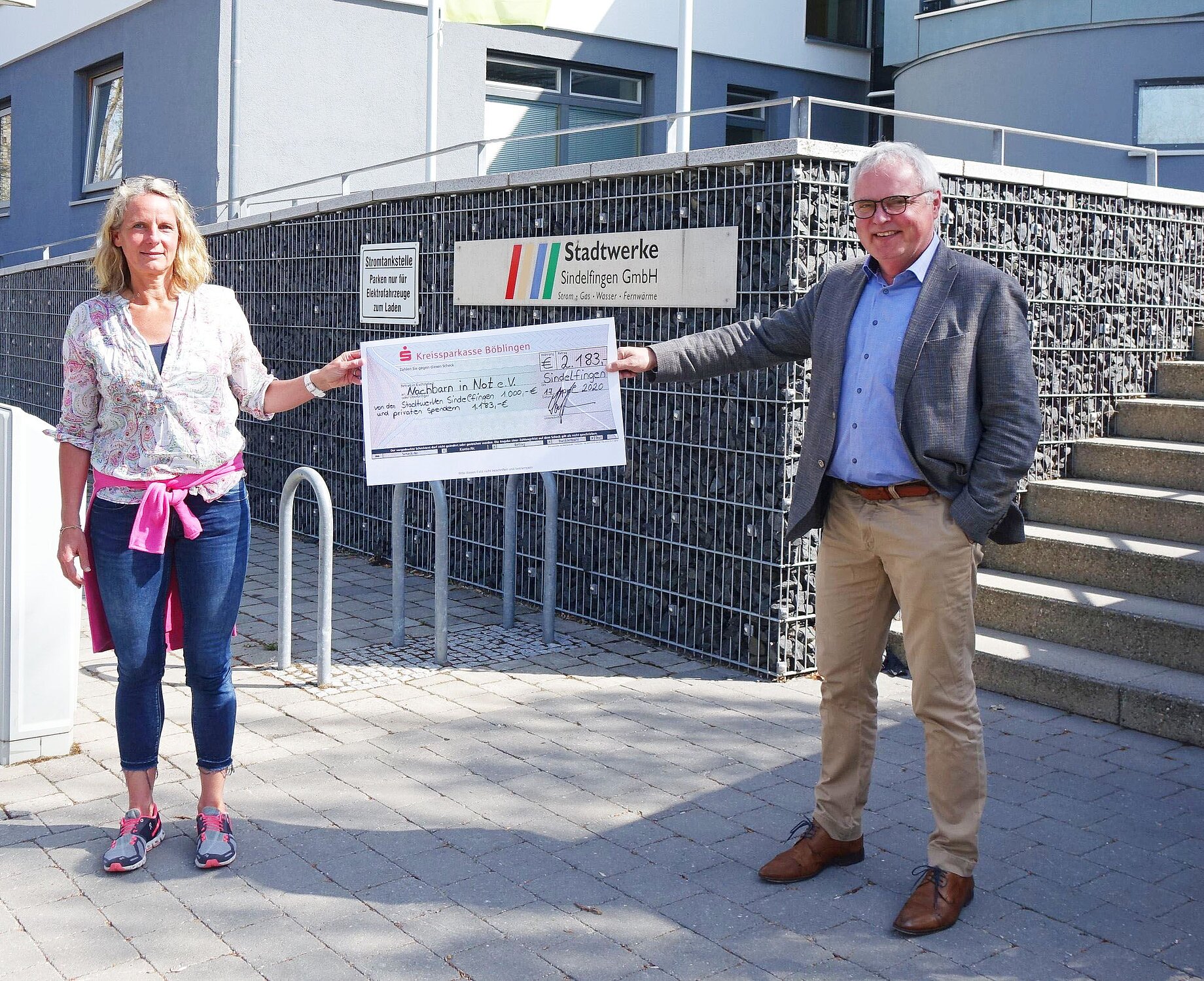 Stadtwerke lösen Versprechen zur Laufchallenge an Nachbarn in Not ein