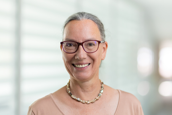 Portraitfoto von Frau Ruth Weiner.