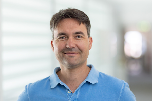 Portraitfoto von Herrn Steffen Jatz.