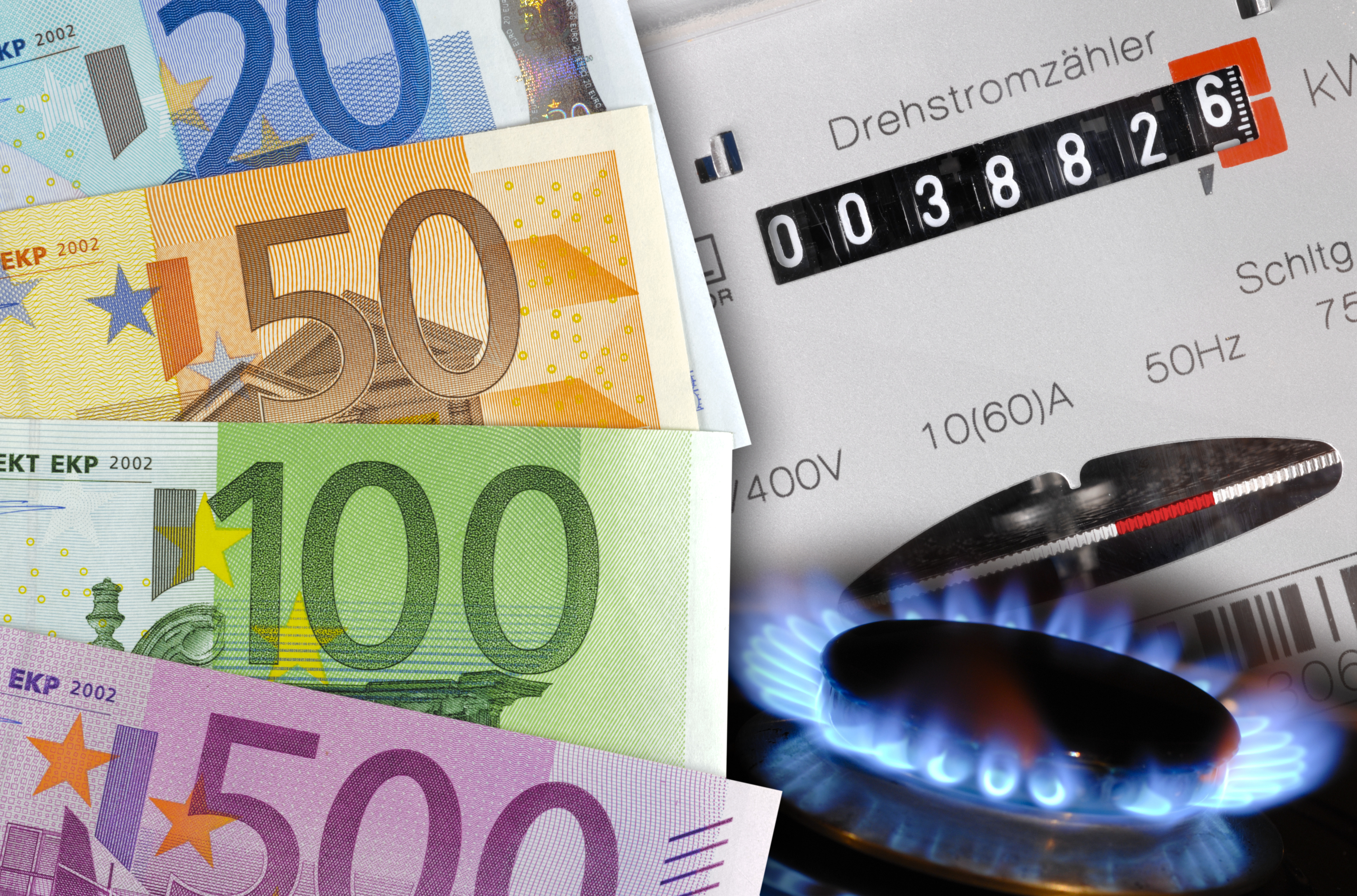 Fotomontage: Einige Geldscheine, ein Stromzähler und eine Gasflamme.